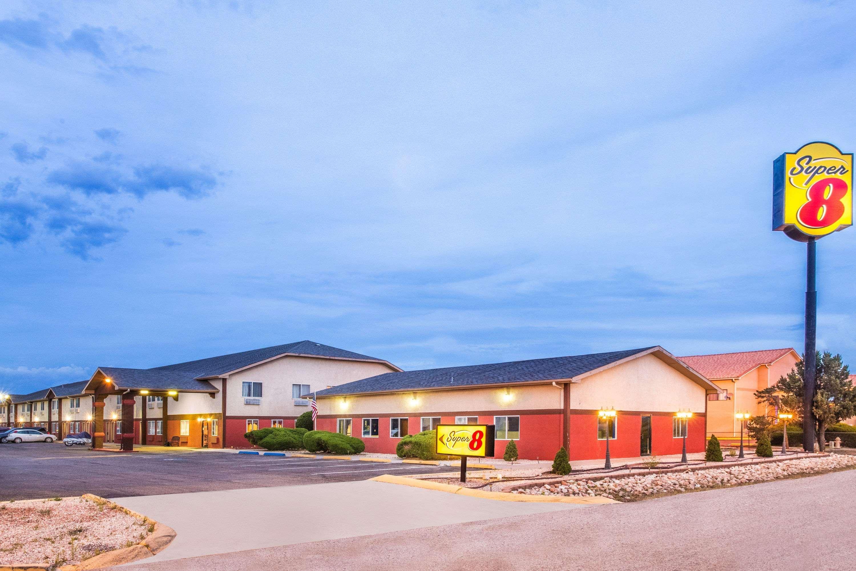 Super 8 By Wyndham Grants Hotel Exterior photo